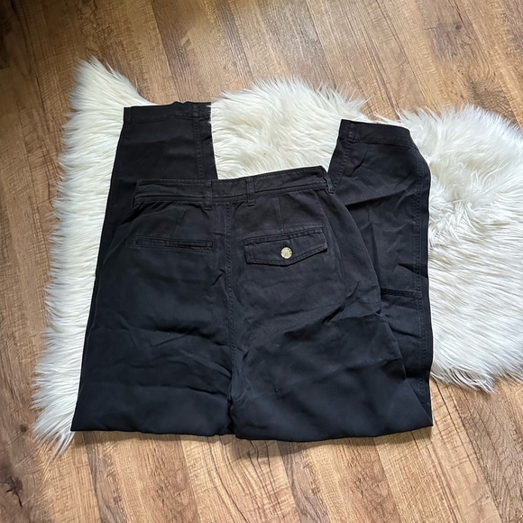 EVERLANE The Relaxed Chino In Black - Picture 5 of 7